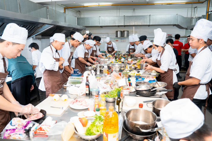 [Video] 13WIN13 Students Showcase Culinary Talent in the “Taste of Chicken” Grand Finale 57