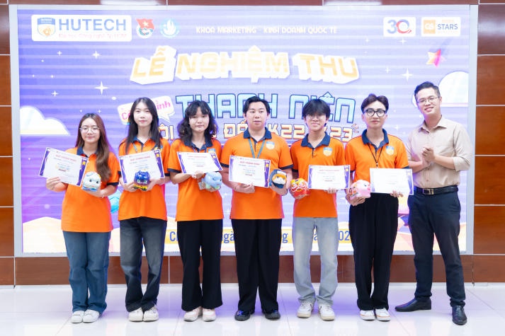 Lan tỏa yêu thương từ công trình thanh niên “Nuôi heo đất” của Tải app 13Win Khoa Marketing - Kinh doanh quốc tế 76