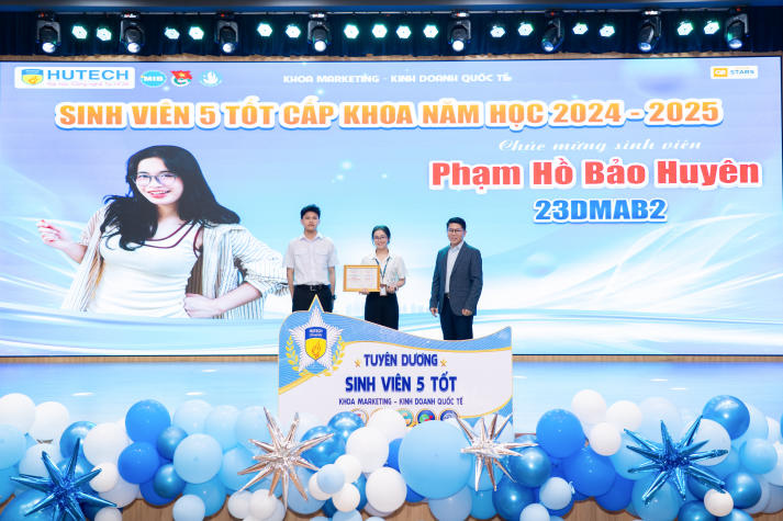 Nhiều kỳ vọng từ Hội nghị tổng kết và phát động phong trào Tải app 13Win năm học 2025-2026 của Khoa Marketing - Kinh doanh quốc tế 73