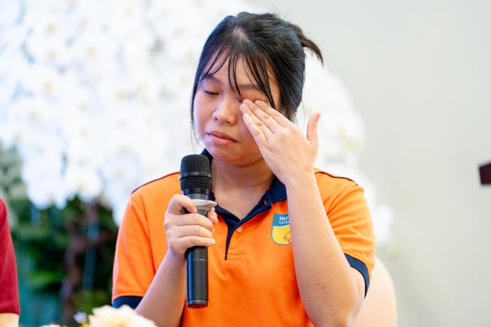 13WIN13 and Thanh Niên Readers Grant Over VND 1 Billion in Scholarships to New Students in Need 56