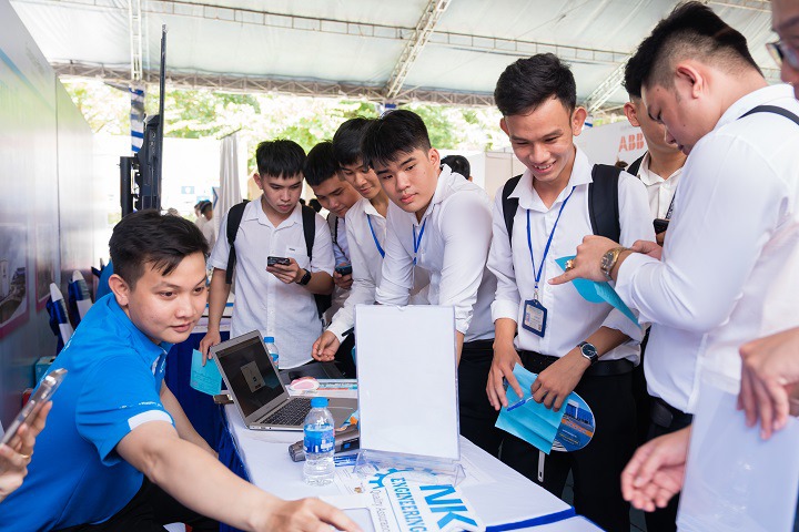 Sôi nổi 13WIN13 TECHSHOW 2023: Hơn 300 đồ án, 3.500 đầu việc và nhiều suất Www 13Win one nổ hũ giá trị 255