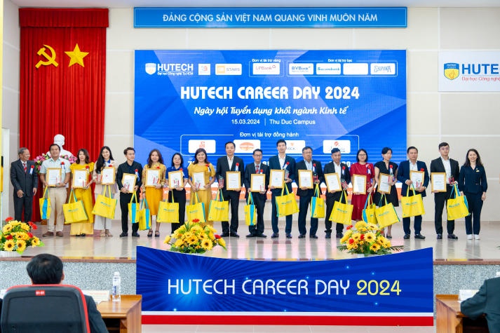 [Video] Hơn 5.200 đầu việc hấp dẫn cho Tải app 13Win tại “13WIN13 Career Day 2024” 37