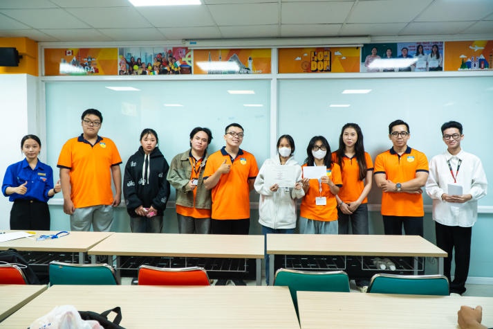 [Ảnh] 13Win 21 link không chặn Khoa Tiếng Anh bùng nổ năng lượng tại chương trình tập huấn kỹ năng Amazing Race - Keep Shining 96