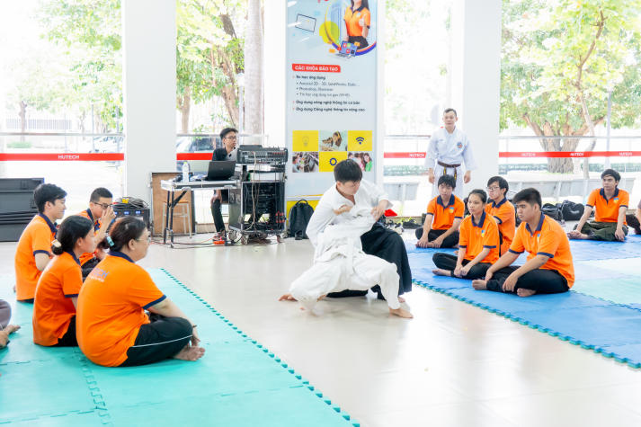 “Bẻ khóa” tình huống nguy hiểm, 13WIN13-ers rèn phản xạ tự vệ cùng CLB Aikido 65