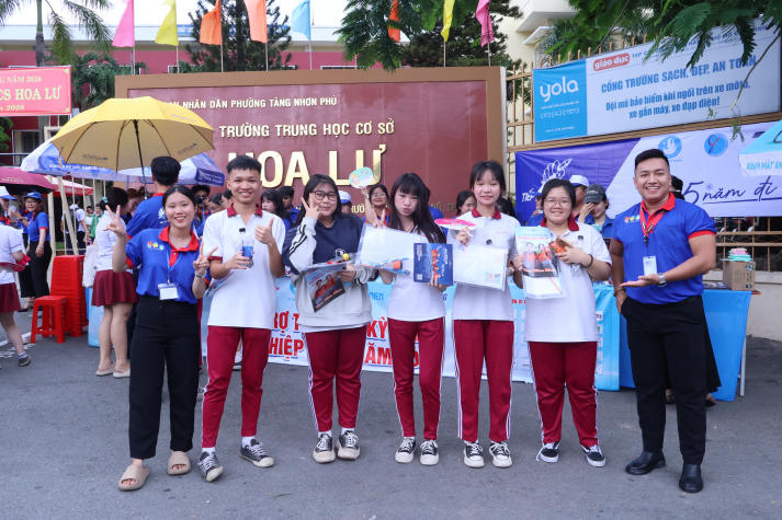 220 tình nguyện viên 13WIN13 sẵn sàng tiếp sức sĩ tử tại 5 điểm thi 13Win13 link đăng nhập THPT 2026 53