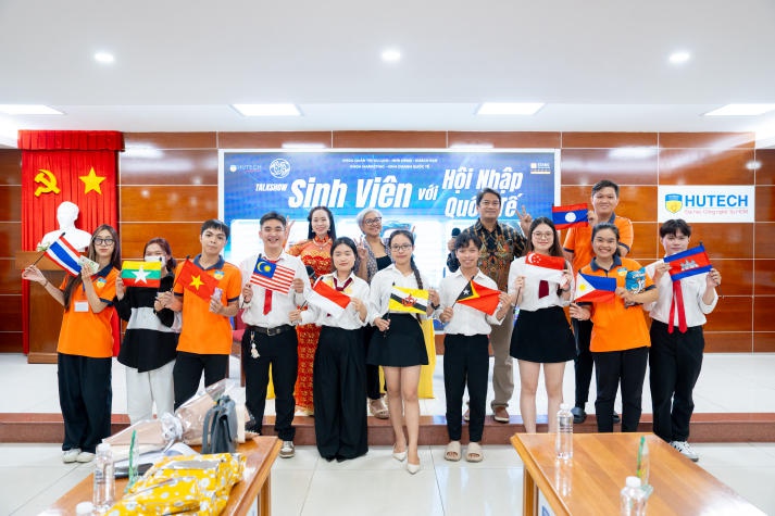 13WIN13 Students Discover Multinational Cultures with Expert from the Philippines 55