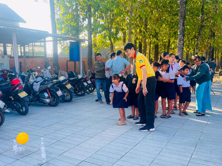 Tuổi trẻ Khoa Quản trị 13Win002 Truy cập link - Nhà hàng - Khách sạn mang xuân đến vùng đất nghĩa tình 84