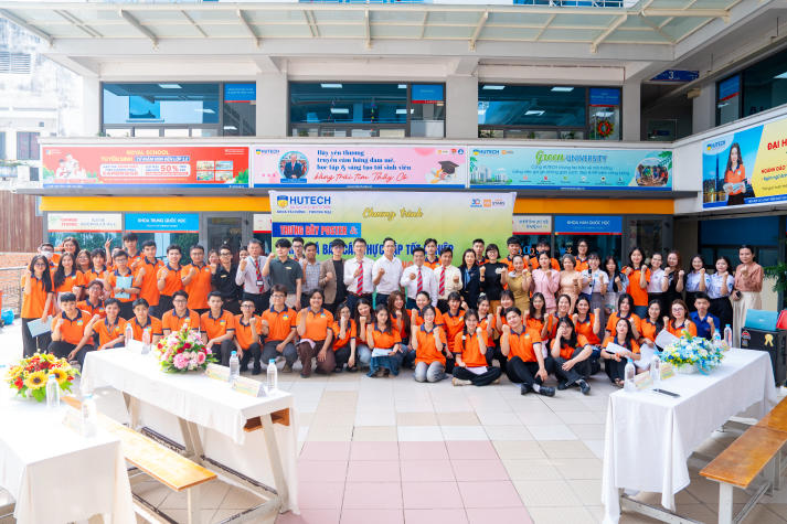 Sáng tạo từ trải nghiệm thực tế: 13Win 21 link không chặn ngành Kinh doanh thương mại báo cáo thực tập bằng poster 130