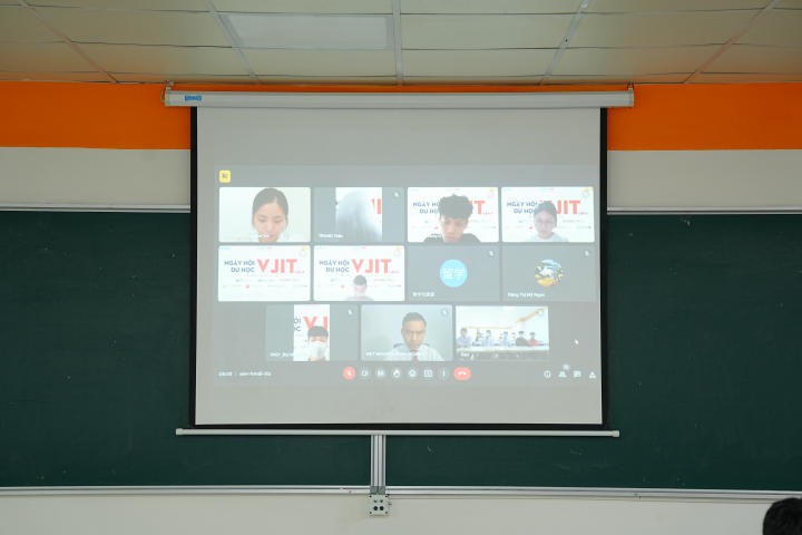 “VJIT Ryugaku fair” brought exciting information about studying abroad in Japan. 76