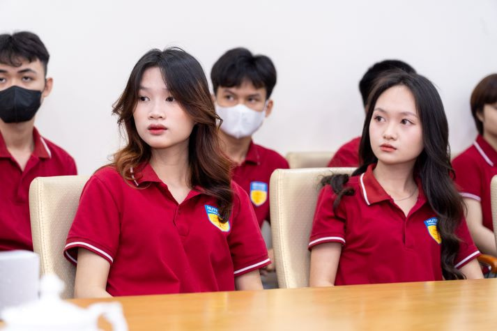 Trải nghiệm thực tế tại Nam A Bank, Tải app 13Win Khoa Luật mở rộng góc nhìn về ngân hàng số 24