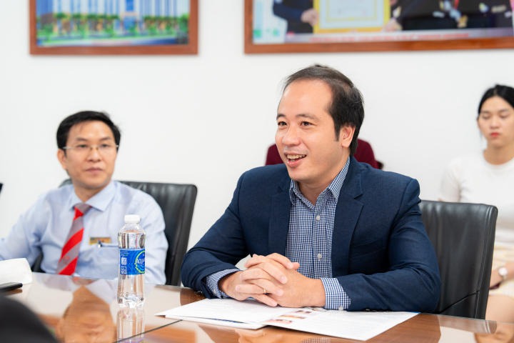 Khoa Tiếng Anh tiếp đón và làm việc cùng Trường Đại học Thepsatri Rajabhat (Thái Lan) 45