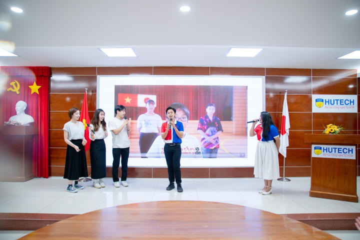 Ritsumeikan University (APU) students report their internship results at 13WIN13 100