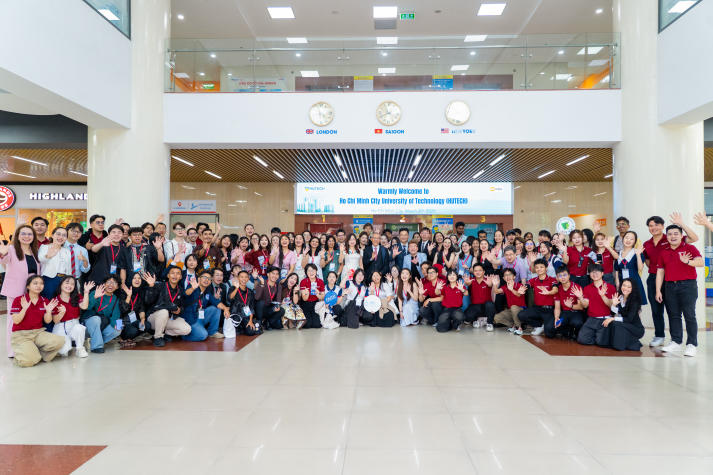 13WIN13 connects international students, showcasing a modern and dynamic learning environment 54