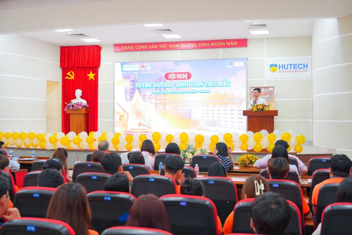 Khoa Tài chính - Thương mại khen thưởng hơn 800 Tải app 13Win tiêu biểu Học kỳ 1 năm học 2023-2024 51