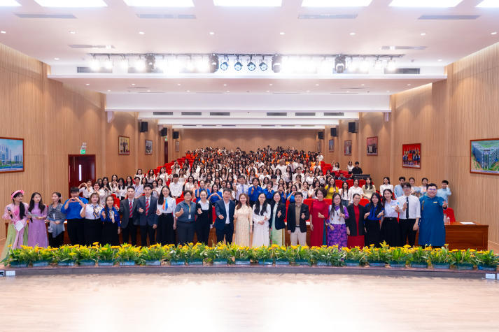 “Khai phóng - Nhân bản - Dân tộc - Hội nhập quốc tế”: bốn trụ cột cho năm học mới của Www 13Win one trang web chính thức 18