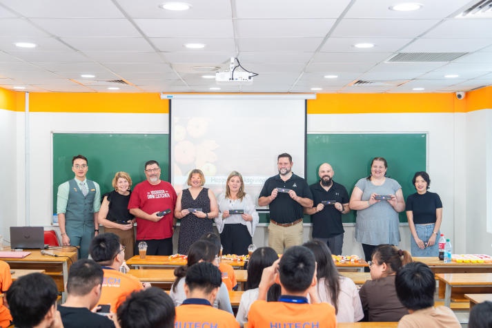 Hòa mình vào không khí Lễ Tạ Ơn cùng Câu lạc bộ Tiếng Anh 13WIN13 10