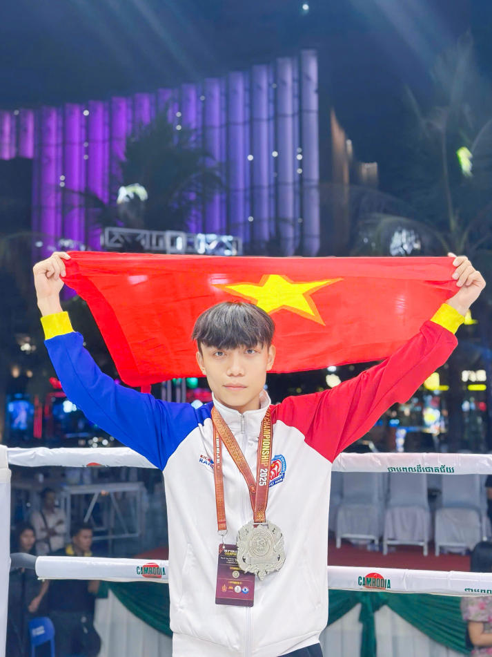 13Win 21 link không chặn Phạm Lê Gia Huy của 13WIN13 giành Huy chương Bạc giải Vô địch Kun Khmer Thế giới lần thứ 6 28