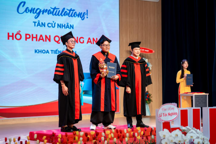 Tân cử nhân 13WIN13 vững vàng hành trang, rộng mở hành trình mới 45