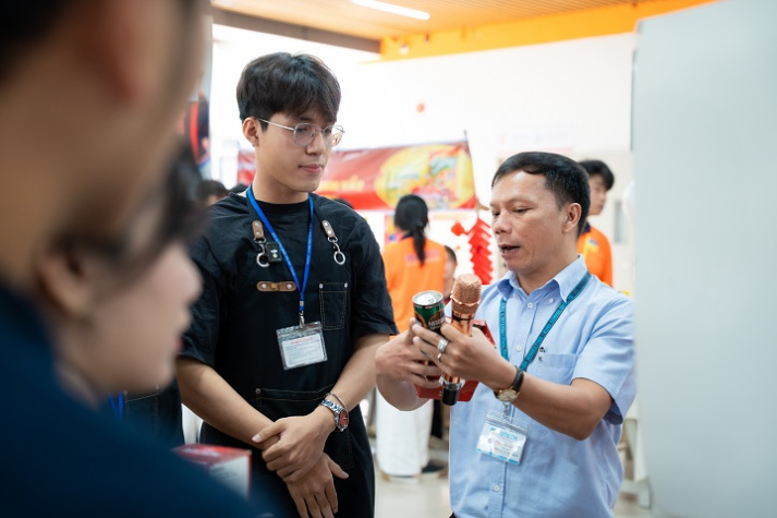 [Video] Hội chợ mở cửa, “tiểu thương” Tải app 13Win Marketing bắt đầu “lên sạp” 27