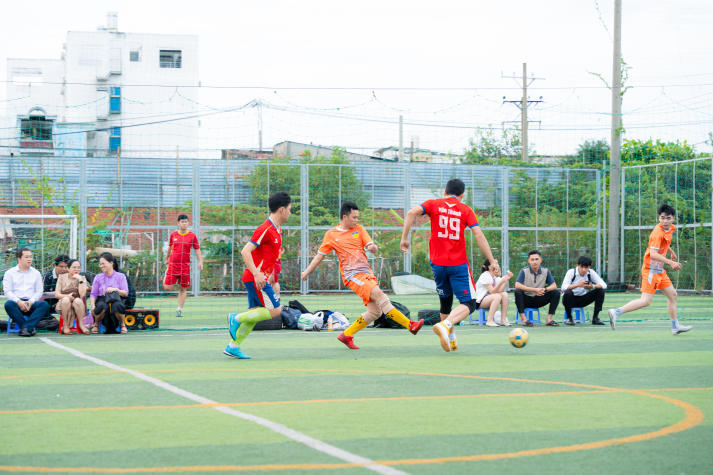 [Hội thao CB-GV-NV 13WIN13 2025]: VPT-VPHĐT-P.NS-TT.KĐ-ĐBCL-B.TTr-TT.IT đăng quang ngôi vương Bóng đá nam 90