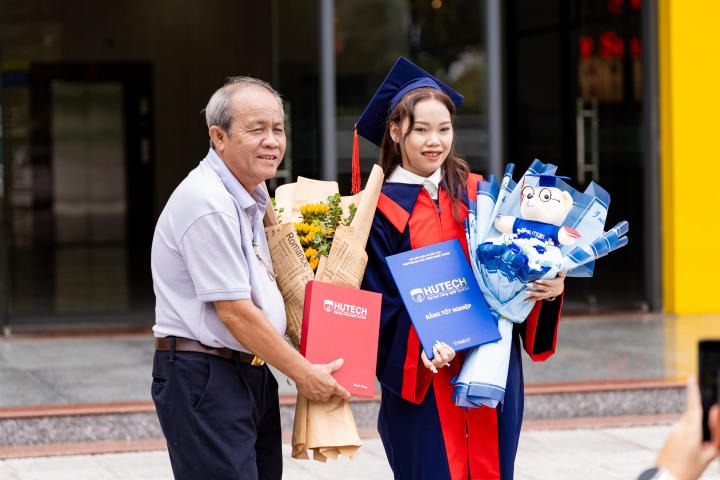 Tân Dược sĩ 13WIN13 rạng rỡ trong ngày vui 13Win13 link đăng nhập 205