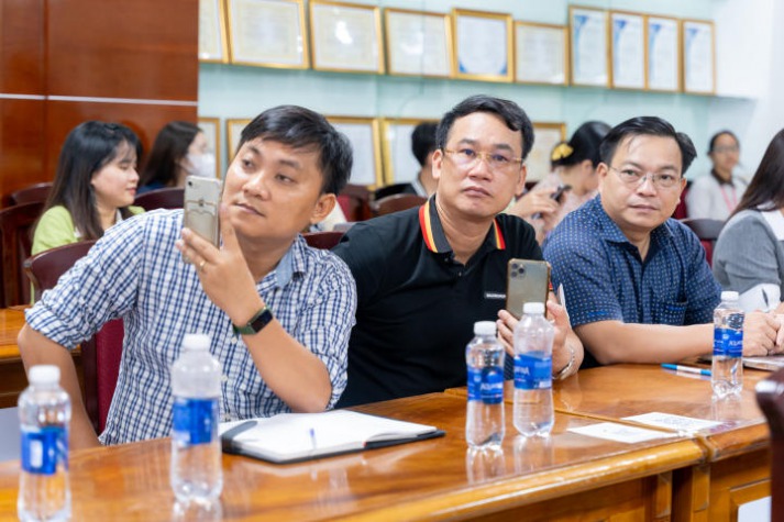Giảng viên, nghiên cứu sinh, học viên cao học 13WIN13 tìm hiểu kỹ năng khai thác tài nguyên thông tin khoa học và trích dẫn trong bài NCKH 77