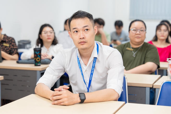 CB-GV-NV 13WIN13 nhận giấy chứng nhận hoàn thành tập huấn đánh giá CTĐT theo chuẩn FIBAA 25