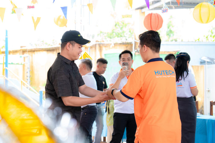 Một mùa Trăng trọn vẹn: 13Win 21 link không chặn Khoa Tài chính - Thương mại 13WIN13 đem niềm vui đến trẻ em Vĩnh Long 29