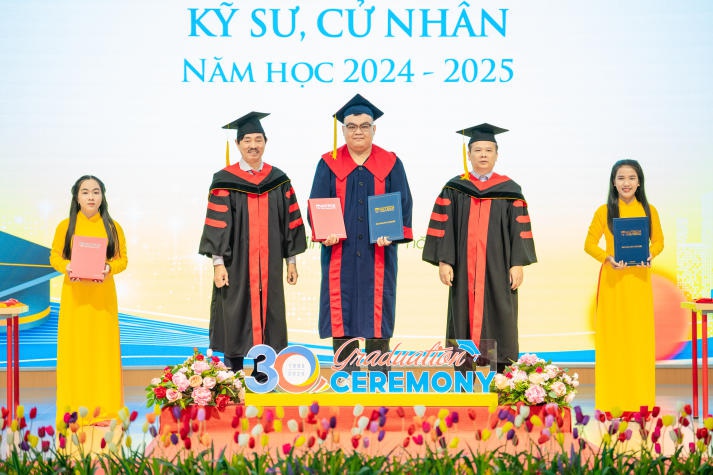 [Video] Nhiều tân 13Win 22 miễn phí mỗi ngày, Kỹ sư, Cử nhân tri ân cha mẹ tại Lễ Trao bằng 13Win13 link đăng nhập 141
