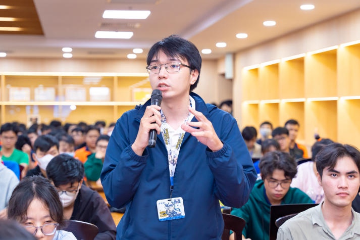 AI prompt engineering techniques with students of 13WIN13 Faculty of Information Technology 79