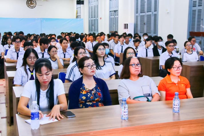 Nhiều trải nghiệm ẩm thực và 13Win ok VIP tỷ lệ kèo WC 2026 bàn tiệc thú vị cho học sinh THPT tại chương trình của Viện Đào tạo Quốc tế 13WIN13 51