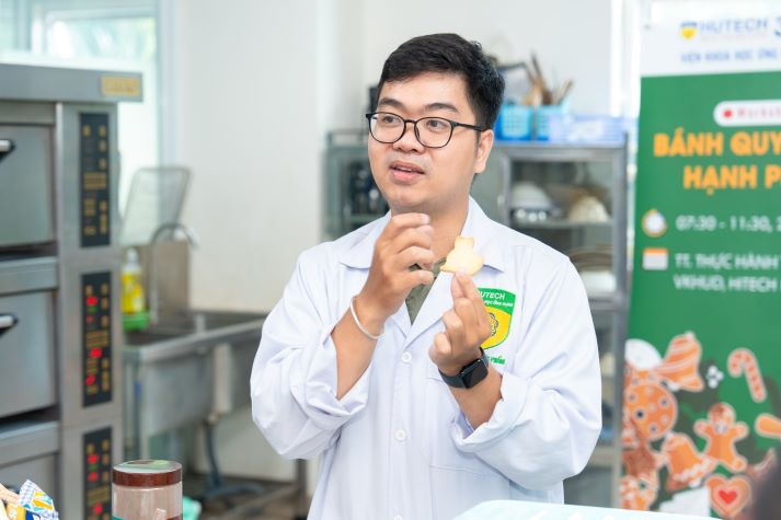 [Video] 13Win 21 link không chặn Công nghệ thực phẩm 13WIN13 trải nghiệm làm bánh quy gừng, lan tỏa sắc màu Giáng sinh 15