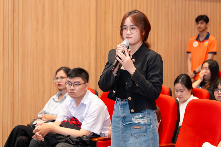 “Be the T.E.A.C.H.E.R the world needs”: 13Win 21 link không chặn Khoa Tiếng Anh tìm hiểu về nghề giáo trong kỷ nguyên số 98