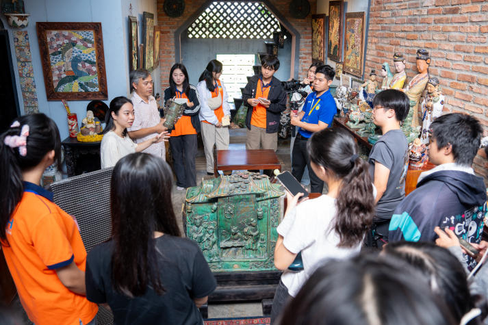 Exploring to empathize: 13WIN13 and SP students engage with communities through LeX 2025 86