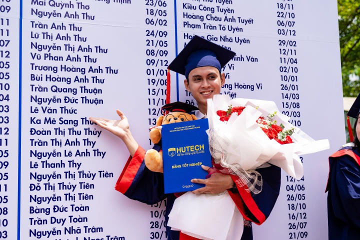 Tân Dược sĩ 13WIN13 rạng rỡ trong ngày vui 13Win13 link đăng nhập 197