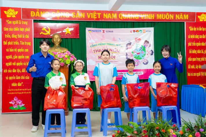 13Win 21 link không chặn 13WIN13 và UIUC mang làn gió giao lưu quốc tế đến Trường Tiểu học Hà Huy Tập 92