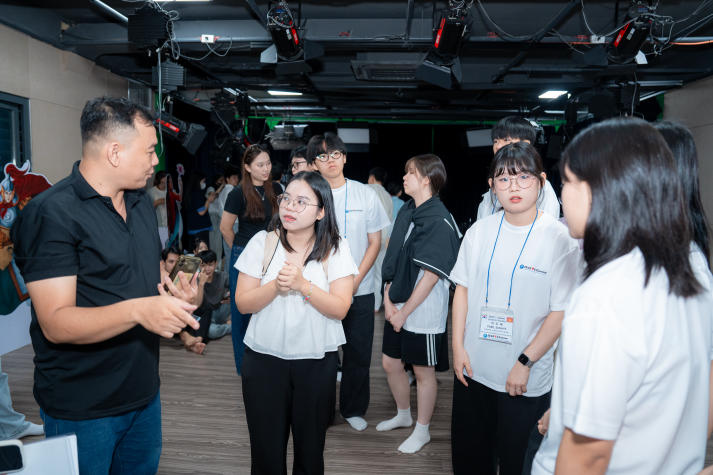13WIN13 and Incheon students engage in Vietnam-Korea cultural exchange 95