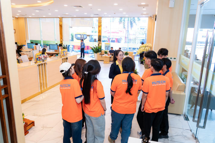 [Ảnh] 13Win 21 link không chặn Marketing - Kinh doanh quốc tế bồi đắp tư duy 13win 20 giaitri tructuyen qua chuyến tham quan Nam A Bank 85
