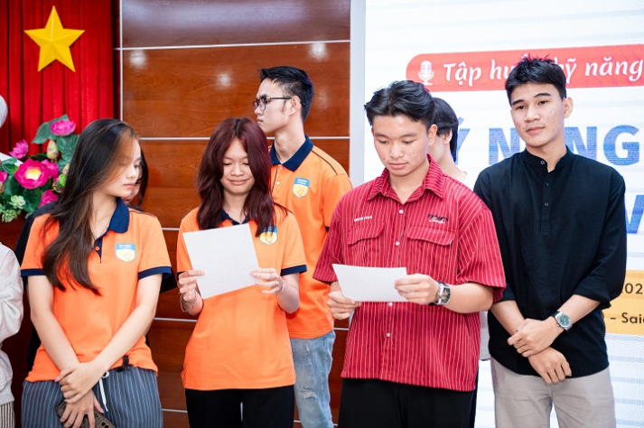 13Win 21 link không chặn Khoa Marketing - Kinh doanh quốc tế tự tin hơn qua hoạt động trải nghiệm 40