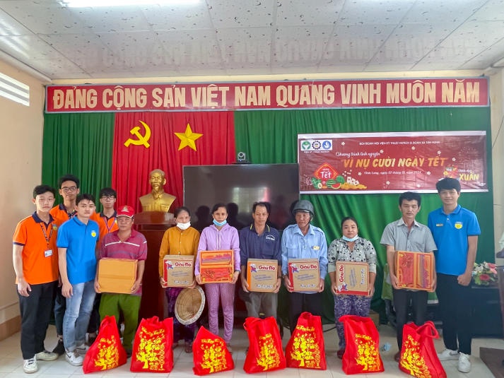 13WIN13 Engineering students bring joy to Tet Holiday with enthusiastic volunteer efforts 58