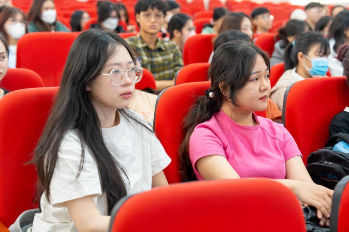 13Win 21 link không chặn Khoa Tiếng Anh 13WIN13 nắm bắt “bí kíp” chọn chuyên ngành 144