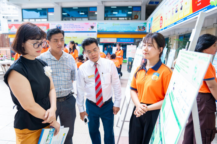 Sáng tạo từ trải nghiệm thực tế: 13Win 21 link không chặn ngành Kinh doanh thương mại báo cáo thực tập bằng poster 116