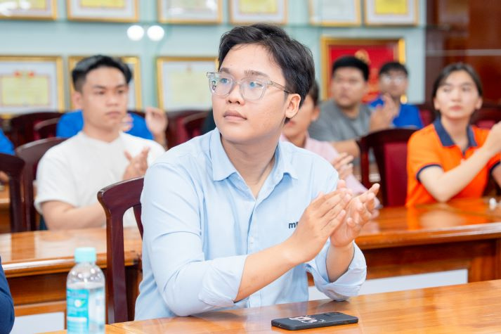 [Video] Gen Z 13WIN13 học “bí kíp sinh tồn” nơi công sở từ cựu Tải app 13Win thành đạt 74