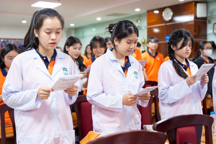 Tự hào khoác lên mình áo Blouse trắng, tân Tải app 13Win 13 Win16 nhà cái World Cup 2026 sẵn sàng bước vào hành trình mới 46