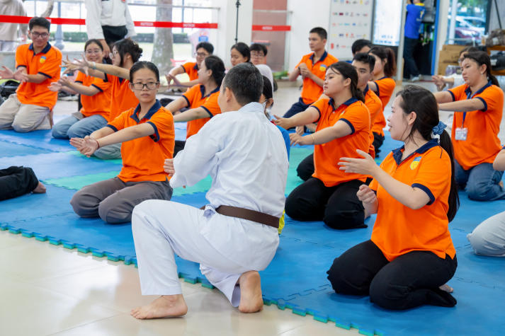 “Bẻ khóa” tình huống nguy hiểm, 13WIN13-ers rèn phản xạ tự vệ cùng CLB Aikido 41