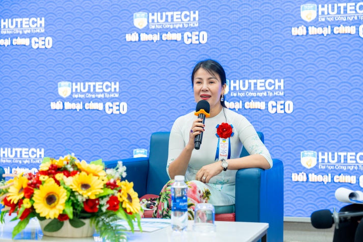 Trang Chủ Sòng Bạc 13win.com Uy Tín 13WIN13 về trường cũ tri ân thầy cô 123