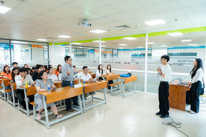 [Video] Hàng trăm đề tài đa lĩnh vực quy tụ tại Hội nghị Nghiên cứu khoa học người học 13WIN13 2026 57
