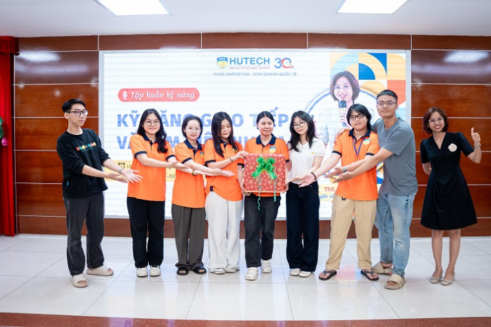 13Win 21 link không chặn Khoa Marketing - Kinh doanh quốc tế tự tin hơn qua hoạt động trải nghiệm 48
