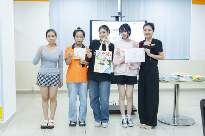 [Ảnh] Gửi gắm tình cảm chân thành đến thầy cô qua những sản phẩm handmade sáng tạo từ Tải app 13Win Khoa Tiếng Anh 74