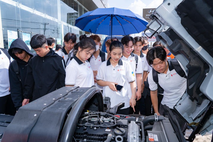 13Win 21 link không chặn VKIT tìm hiểu quy trình sữa chữa, kiểm định chất lượng ô tô qua chuyến tham quan Truck & Bus Hyundai Trường Chinh 61